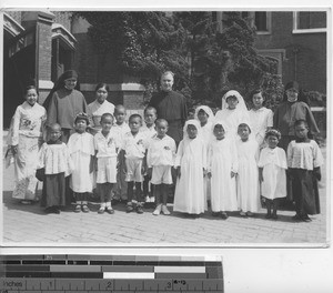 Maryknoll Sisters and First Communion at Dalian, China, 1941