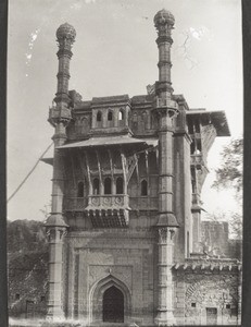 Mohammedan temple / Meholier (?) Mahal