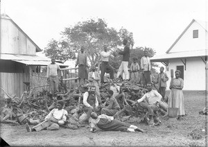 Swiss missionary with a group of African people, Ricatla, Mozambique, ca. 1896-1911