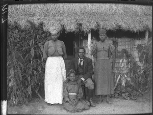 Group of African people, Mozambique, ca. 1901-1907