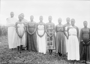 Ten African women, Tanzania, ca.1893-1920