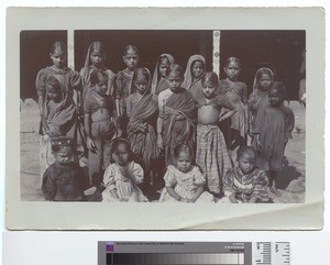 Group of Hindu school girls, Pune, ca.1900-1922