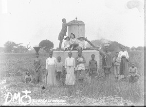 Group of people at the well, Matutwini, Mozambique, ca. 1896-1911