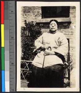 Bible woman at South Gate, Nanjing, Jiangsu, China, ca.1900-1932