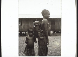 How children are carried in Nyasoso (Cameroon)