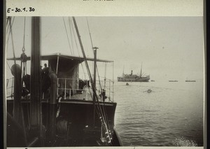 Government steamer 'Nachtigall' in the Wuri basin. Harbour tenders. - Steamer 'Lucie Woermann'. 1902, the missionaries Stutz, Schwab, F. Spellenberg