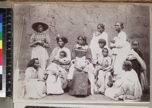 Group of women and children with different hairstyles, Madagascar, ca. 1913