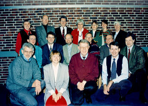 DMS-repræsentantskabsmøde på Nyborg Strand i 1996. Bestyrelsen + Anders Mielke (generalsekretær), Susanne Olsgaard (sekretær), Lorens Hedelund og Jørgen Skov Sørensen (missionssekretærer)