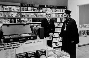 Det danske Missionsselskabs informationschef Jørgen Nørgaard Pedersen var den 7. december 1981 i Damaskus, Syriens hovedstad til åbningen af boghandel nr. 13 i Family Bookshop Group, Det var den græsk-ortodokse biskop Paul Bendeli, vikaren for Patriarken af Antiochia, som foretog den officielle indvielse. Biskoppen udtrykte ønske om, at boghandelen måtte blive et mødested for kristne og udtryk for brobygning i et område, hvor der hersker spænding, og hvor kirken gerne vil bidrage til at bringe en løsning.- Nørgaard Pedersen er formand for Family Bookshop Group, som han selv for år tilbage tog initiativ til. De øvrige boghandler findes i Libanon, Kuwait, Bahrain, Qatar. Abu Dhabi og Oman