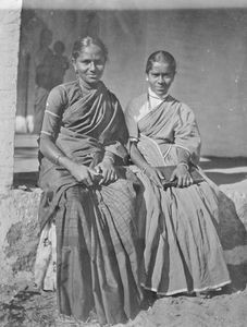 Arcot, South India. Hostel for women, Lebanon, Tiruvannamalai? - Left: Ratnam, sister of Nyana