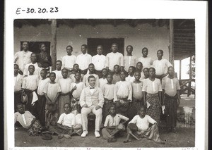 Knabenschüler in Mangamba. Missionar Wöll