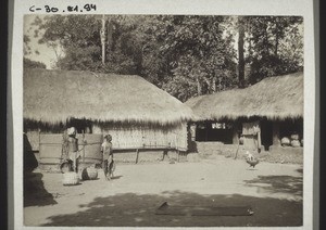 Ind. Hütten. Ballen mit Reis