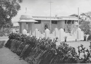 Kirke ved spedalskhedshospitalet i Vadathorasalur, Arcot, Sydindien. Kirken fremstår uændret fra den blev bygget og indviet 29.07 1934. (Anvendt i: Dansk Missionsblad nr 14/1959)