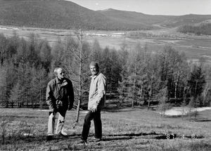 Thorkild Schousboe Laursen and Jørgen Nørgaard Pedersen on a hilltop outside Ulaanbaatar in 199