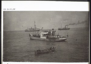 Deutsche und englische Dampfer vor Anker bei Lagos