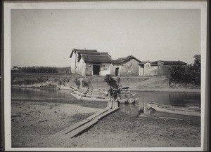 A pontoon bridge of the kind which you find frequently in the plains with many water courses