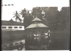 Der heilige Teich beim Krischna-Tempel in Udipi