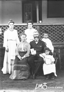 Henri Berthoud with his wife and children, Valdezia, South Africa, ca. 1896-1904