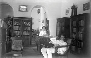 Missionaries Emilie and Hans Bjerrum in their living room in Kallakurichi autumn 1908th