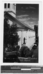 Statue of Our Lady of Peace, Cathedral yard, Honolulu, Hawaii, ca. 1945