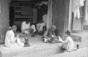 Fra skrædderværksted i Mardan, den nordvestlige grænseprovins (NWFP), Pakistan