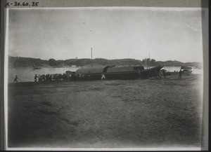 Launching an East River boat at the shipyard in Honyen