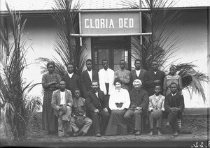 Teachers and students of the school for evangelists, Ricatla, Mozambique, 17 november 1907