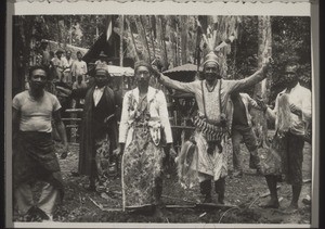 Traditional priest at a funeral in Tewah