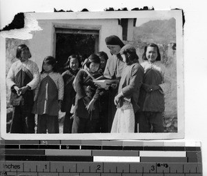 A Maryknoll Sister and Sunday school class at Dongshi, China, 1948