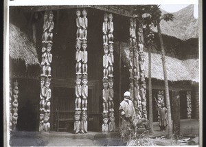 King Ndsoya in front of the Reception-Hall in Fumban