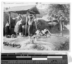 Women washing laundry, Yeng You, Korea, ca. 1920-1940