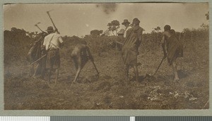 Indigenous workers, Chogoria, Kenya, 1923