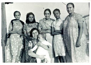 Af disse var de 4 til dåben. To af dem lærerinder. Foran er bibelkvinden Farideh fra Libanon, der nu er gift med den skotske lægeOf these, the 4 went to baptism. Two of them were teachers. In front of the bible woman Farideh from Lebanon, who is now married with the Scottish doctor