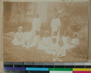 Ragnhild Soerensen together with Malagasy nurses at Antsirabe Hospital, Madagascar, ca.1920