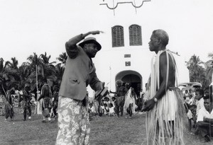 Historical reconstitution of the arrival of Fao, an evangelist, on Lifou in 1842 : Fao explaining his religion to the chief's messenger, in front of the church of Chepenehe