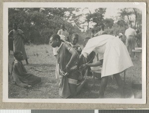 Nurse giving injection, Eastern province, Kenya, ca.1949