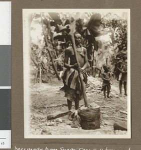 Making beer, Chogoria, Kenya, 1922