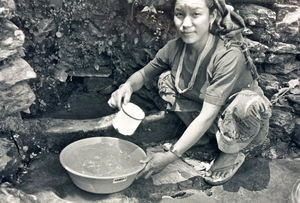 United Mission to Nepal. Tansen Palpa, 1990. In teaching of women, health and hygiene are impor