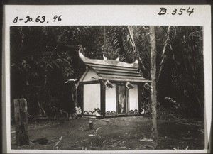 A little Sandong made of wood, in which the bones of 50 deceased people are kept