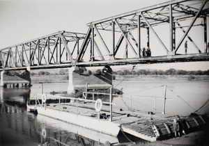 New road bridge & old pontoon, Kafue River, Northern Rhodesia (now Zambia), 1949