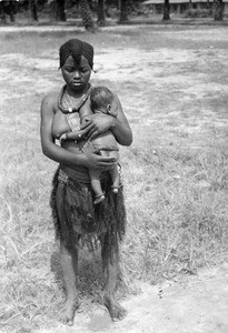 Bongom' woman with a child, in Gabon