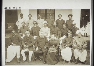 Miss. Brasche u. Frau mit Lehrern in Udapi, Indien