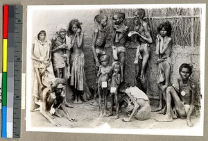 Indigenous people affected by famine, Vārānasi , India, ca. 1920