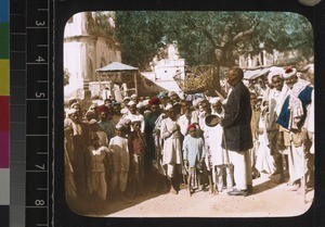 Indian minister preaching in market-place, Akbarpur, Bihar, India, s.d