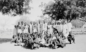 Patienter, der kommer til behandling på Vadathorasalur Hospital, Arcot, Sydindien. (Anvendt i: Dansk Missionsblad nr 28/1935)