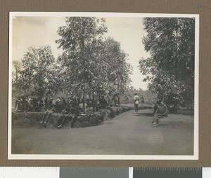 Hospital outpatients attending service, Chogoria, Kenya, ca.1926