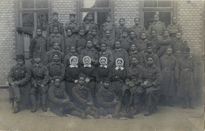 Malagasy Protestant soldiers with the German diaconesses who are looking after them, in Ludwigshafen