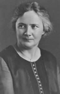 Ane Mette Frank Stauns, b. 25. 03. 1891 in Brundby, Samsø. Nurse. Missionary school at D.M.S. H