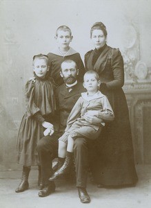 Mr and Mrs H. Dieterlen with their children Georges, Cécile et Robert