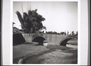 Bridge leading to the mission hospital Moiyen